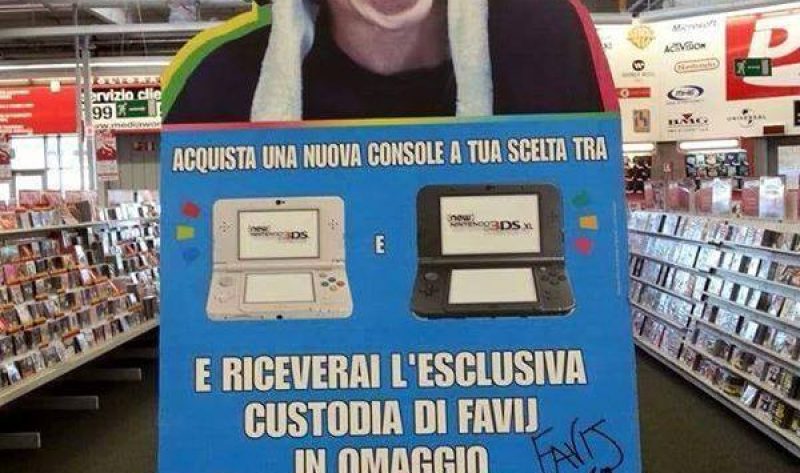 Custodia di Favij in omaggio per acquisti di New Nintendo 3DS